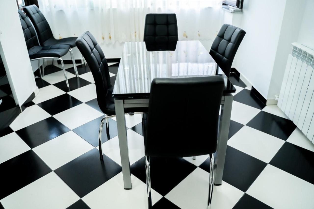 דירות גורה הומורולווי Apartament Luxury מראה חיצוני תמונה