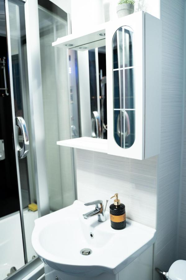 דירות גורה הומורולווי Apartament Luxury מראה חיצוני תמונה